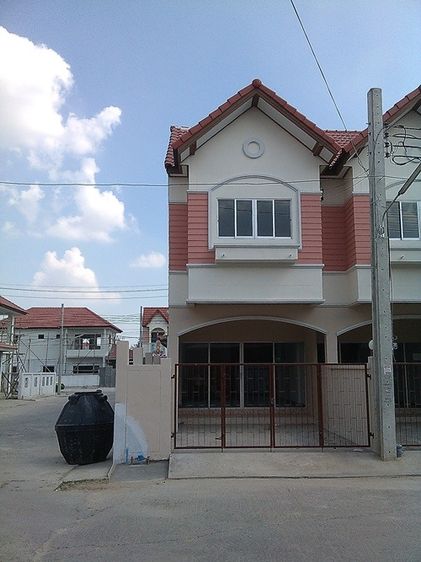 ไม่มี ให้เช่าบ้านทาวน์เฮ้าส์ 2 ชั้น ราคาถูก 24 ตรว.พร้อมเข้าอยู่ได้ทันที
