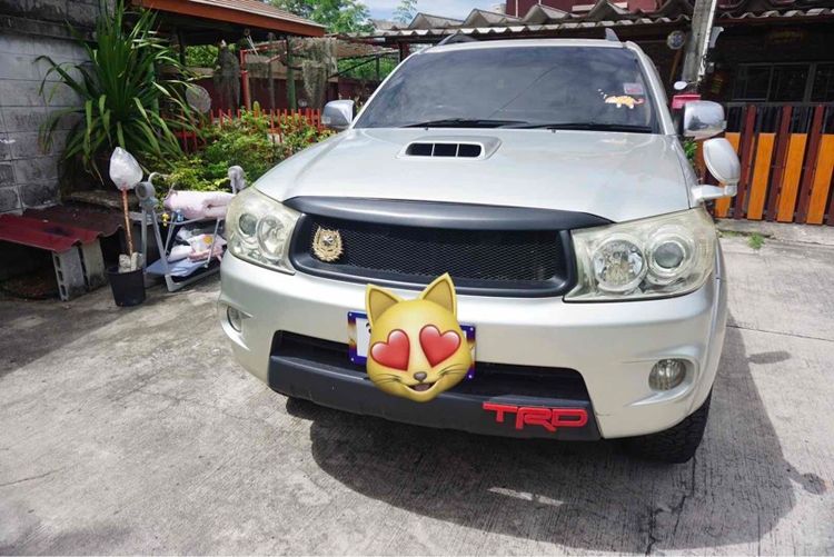 รถ Toyota Fortuner 3.0 V 4WD สี บรอนซ์เงิน