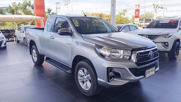 รถ Toyota Hilux Revo 2.4 E สี เทา