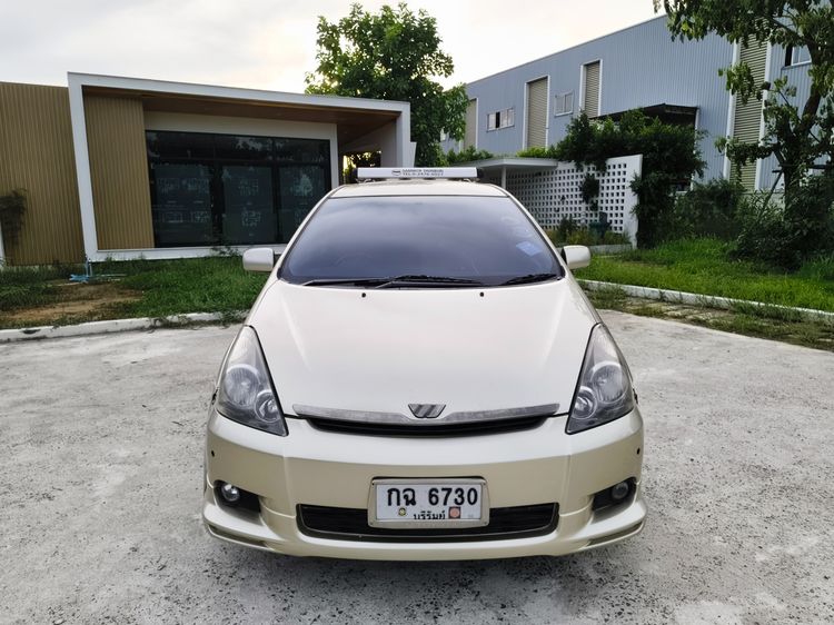 รถ Toyota Wish 2.0 Q สี น้ำตาล