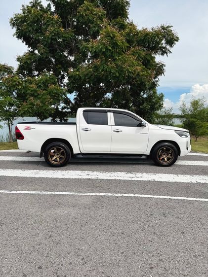 รถ Toyota Hilux Revo Double Cab 2.4 Mid Z Edition สี ขาว
