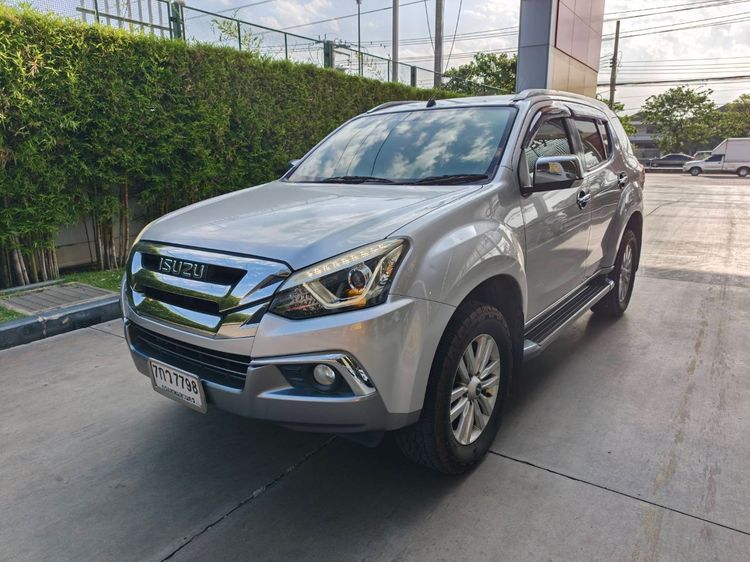 รถ Isuzu MU-X 1.9 สี บรอนซ์เงิน