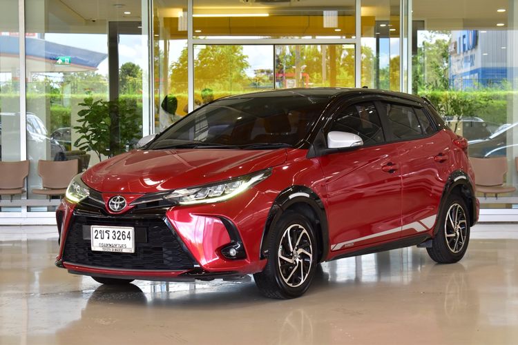 Toyota Yaris 2021 1.2 Premium Sedan เบนซิน ไม่ติดแก๊ส เกียร์อัตโนมัติ แดง