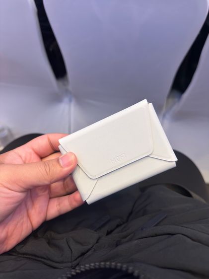 กระเป๋าตัง magsafe moft