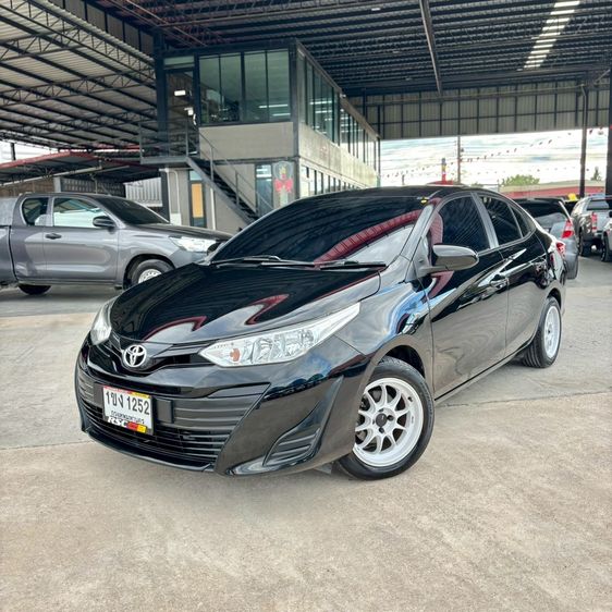 รถ Toyota Yaris ATIV 1.2 J สี ดำ