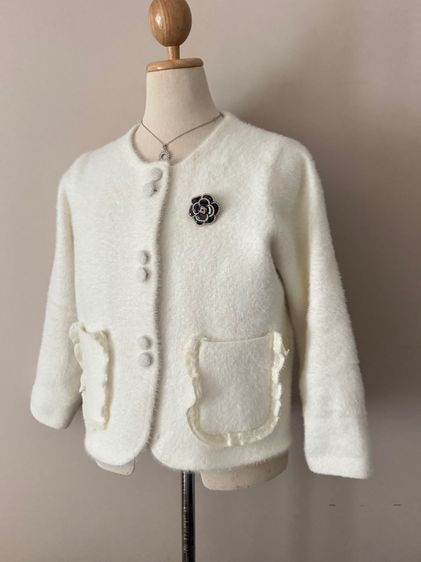 Brush Mohair Sweater in Total White One Size with frontal pockets รูปที่ 10