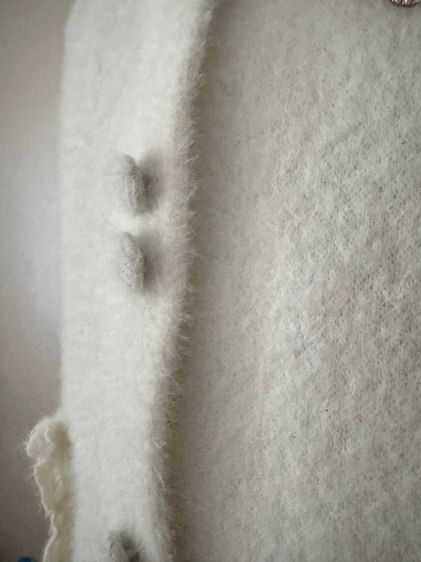 Brush Mohair Sweater in Total White One Size with frontal pockets รูปที่ 9