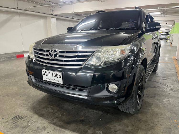 รถ Toyota Fortuner 2.7 V สี ดำ
