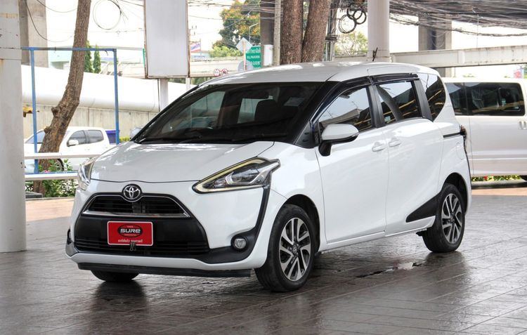 รถ Toyota Sienta 1.5 V สี ขาว
