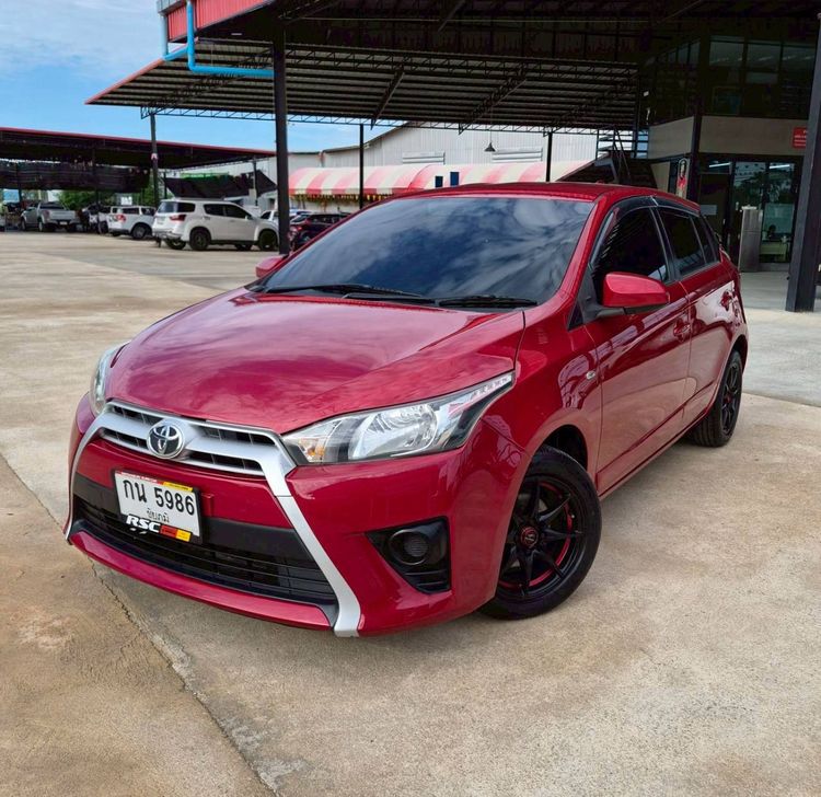 รถ Toyota Yaris 1.2 E สี แดง