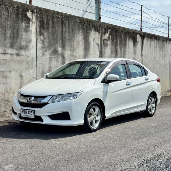 รถ Honda City 1.5 V สี ขาว
