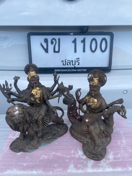 อื่นๆ เปิดบูชาพระแม่อุมาทรงสิงโตและพระแม่สุรัสวตีทรงนกยูง เก่าเข้มขลังมีอายุ
