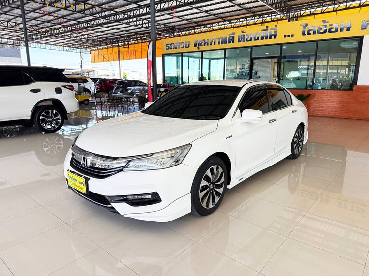 รถ Honda Accord 2.0 Hybrid สี ขาว