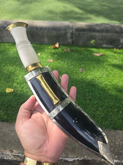 Gurkha Kukri มีดกูรข่า ด้ามหายาก จากเนปาลแท้ ด้ามฝักเขาสัตว์ ขนาดปลายฝักถึงด้ามจับ 37.5Cm. ใบมีด22Cm. ใบมีดหนาคม มีน้ำหนัก  รูปที่ 14