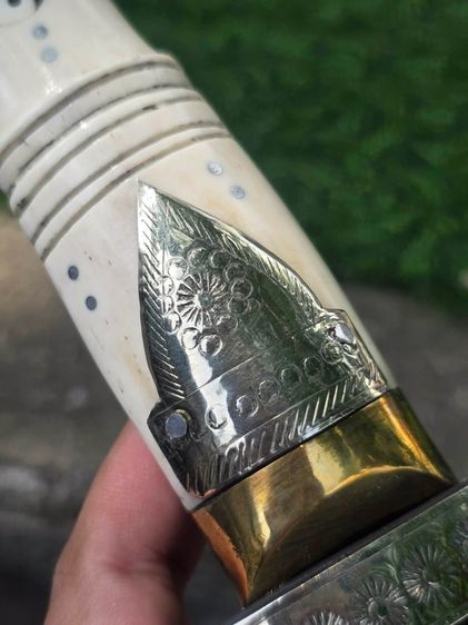 Gurkha Kukri มีดกูรข่า ด้ามหายาก จากเนปาลแท้ ด้ามฝักเขาสัตว์ ขนาดปลายฝักถึงด้ามจับ 37.5Cm. ใบมีด22Cm. ใบมีดหนาคม มีน้ำหนัก  รูปที่ 13