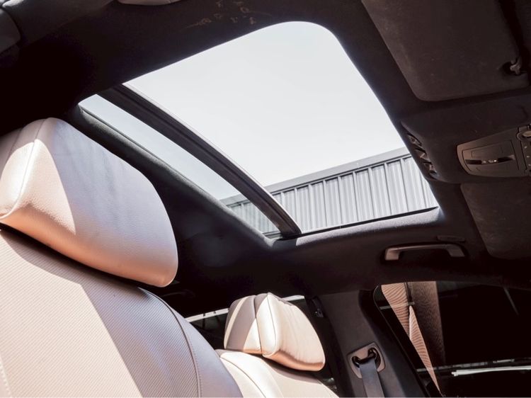 BMW Series 7 2012 730Ld Sedan ดีเซล ไม่ติดแก๊ส เกียร์อัตโนมัติ ดำ รูปที่ 4