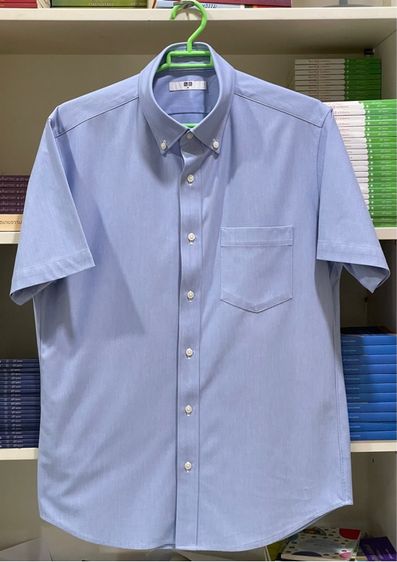 ฟ้า EU 40 อื่นๆ เสื้อเชิ้ตแขนสั้น แบรนด์ Uniqlo (M) มือสอง