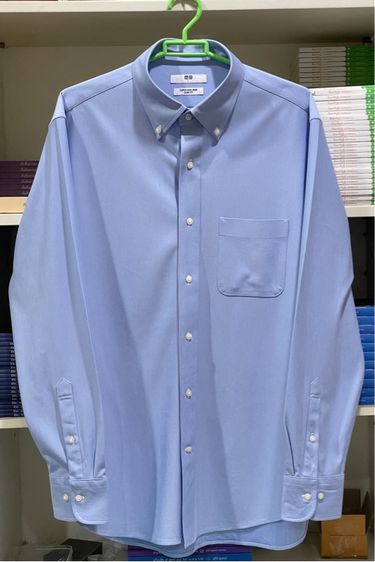 ฟ้า EU 42 อื่นๆ เสื้อเชิ้ตแขนยาว แบรนด์ Uniqlo (L) มือสอง
