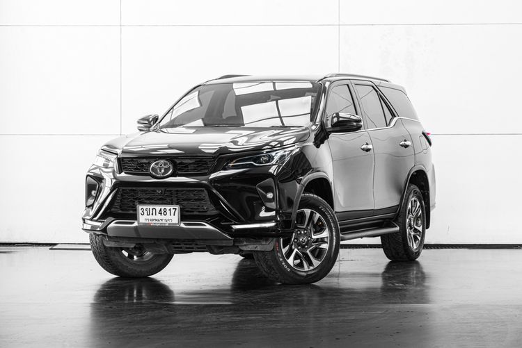 รถ Toyota Fortuner 2.4 Leader V 4WD สี ดำ