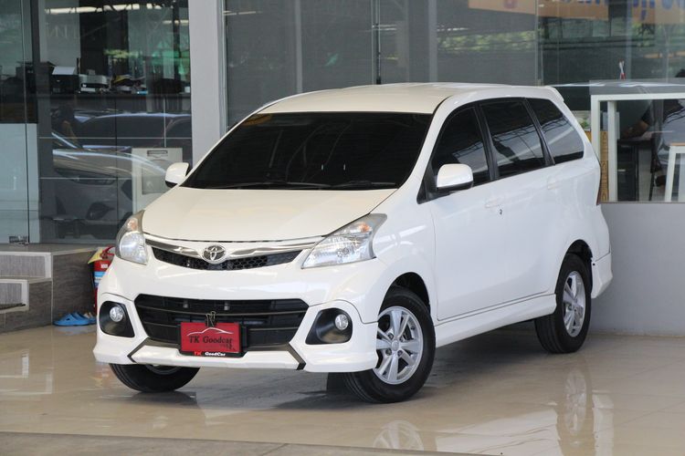 รถ Toyota Avanza 1.5 S Touring สี ขาว