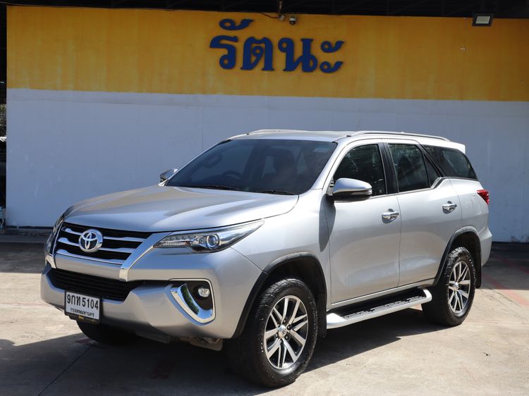 รถ Toyota Fortuner 2.4 G สี เทา