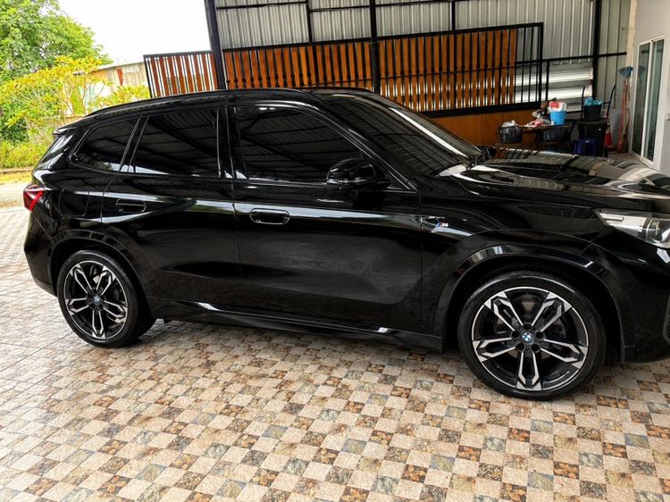 BMW X1 2023 2.0 sDrive20i M Sport Utility-car เบนซิน เกียร์อัตโนมัติ ดำ รูปที่ 3