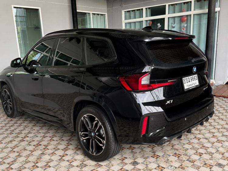 BMW X1 2023 2.0 sDrive20i M Sport Utility-car เบนซิน เกียร์อัตโนมัติ ดำ รูปที่ 2
