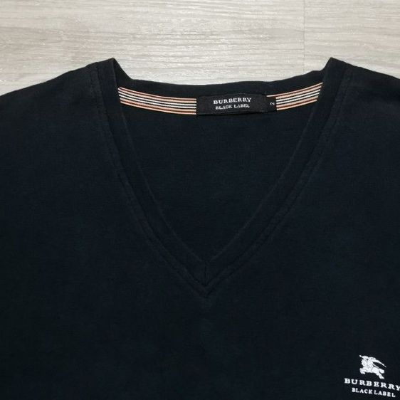 เสื้อยืดคอวี​ BURBERRY​ รูปที่ 3