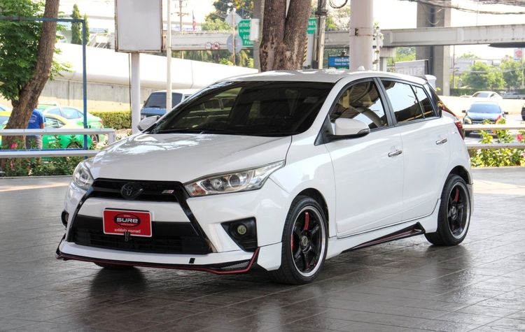 รถ Toyota Yaris 1.5 G สี ขาว
