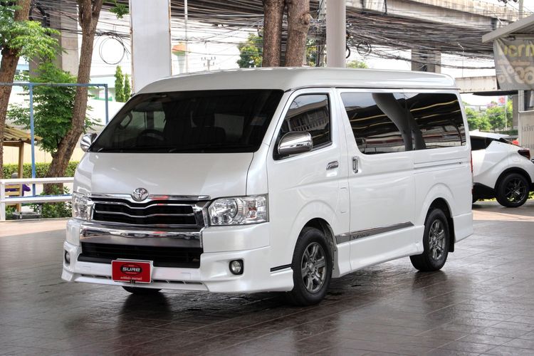 รถ Toyota Ventury 3.0 V สี ขาว