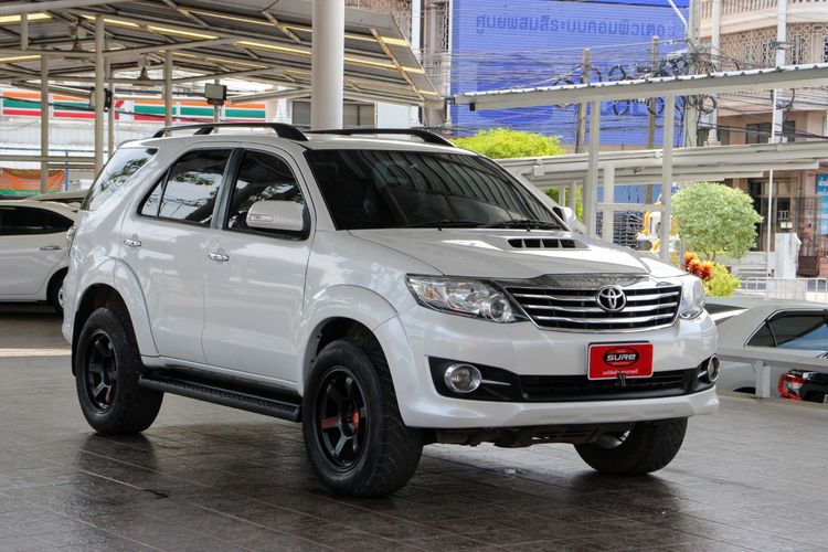 Toyota Fortuner 2014 3.0 V 4WD Utility-car ดีเซล ไม่ติดแก๊ส เกียร์อัตโนมัติ ขาว รูปที่ 3