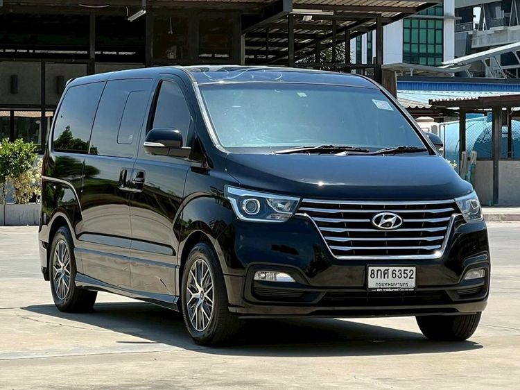 รถ Hyundai Grand Starex 2.5 VIP สี ดำ