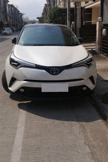 รถ Toyota C-HR 1.8 Hybrid Mid สี ครีม