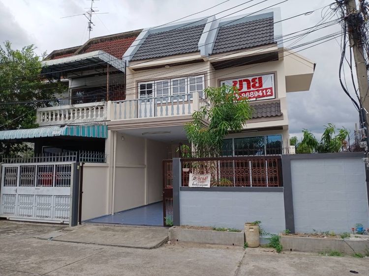 บ้านแฝด ห้องมุม 2 ชั้น จรัลสนิทวงศ์35 ปลอดภัย เดินทางสะดวก ใกล้ชุมชน แต่มีความสงบ เพื่อนบ้านดี