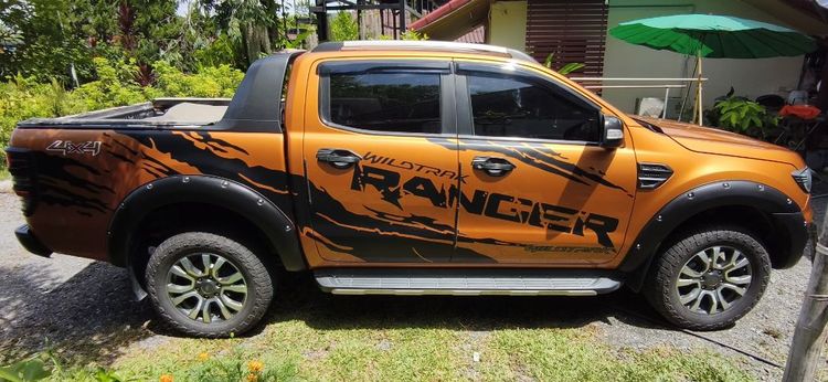 รถ Ford Ranger 2.0 Hi-Rider Wildtrak สี ส้ม