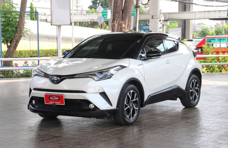 รถ Toyota C-HR 1.8 Hybrid Hi สี ขาว
