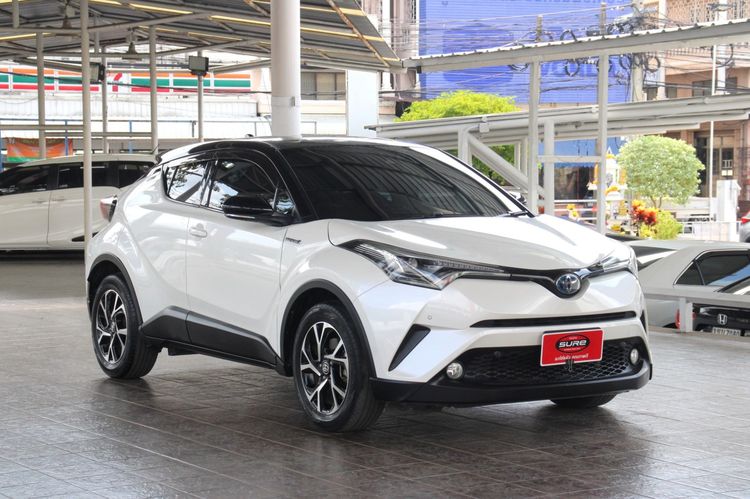 Toyota C-HR 2018 1.8 Hybrid Hi Sedan ไฮบริด ไม่ติดแก๊ส เกียร์อัตโนมัติ ขาว รูปที่ 3