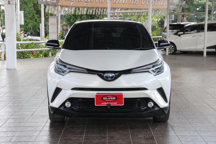 Toyota C-HR 2018 1.8 Hybrid Hi Sedan ไฮบริด ไม่ติดแก๊ส เกียร์อัตโนมัติ ขาว รูปที่ 2
