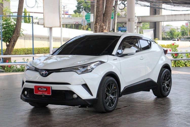 รถ Toyota C-HR 1.8 Hybrid Hi สี ขาว