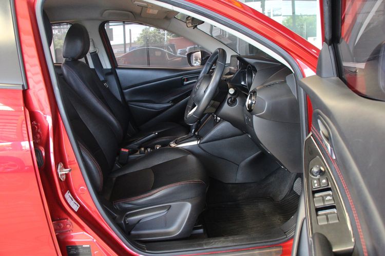 Mazda Mazda 2 2019 1.3 High Connect Sedan เบนซิน ไม่ติดแก๊ส เกียร์อัตโนมัติ แดง รูปที่ 3
