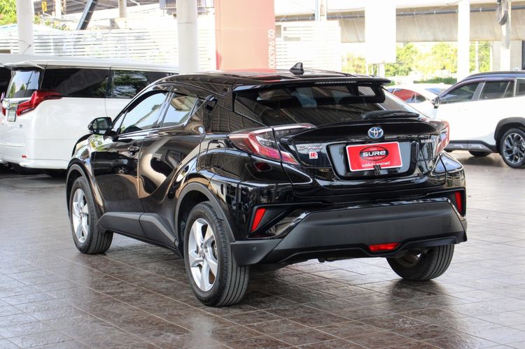 Toyota C-HR 2018 1.8 Hybrid Hi Sedan ไฮบริด ไม่ติดแก๊ส เกียร์อัตโนมัติ ดำ รูปที่ 4