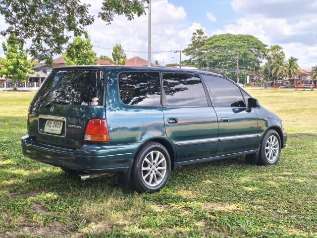 รถ Honda Odyssey 2.3 VTi สี เขียว