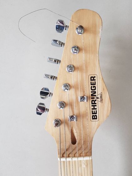 ขายกีต้าร์ไฟฟ้า มือสอง Electric Guitar BEHRINGER สีดำ สภาพสวย สนใจคุยได้ครับ นัดดู-รับของได้ที่ พัทยากลาง หรือ พัทยาจัดส่งฟรี ขอรูปเพิ่มเติม รูปที่ 2