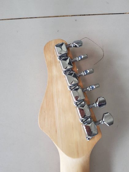 ขายกีต้าร์ไฟฟ้า มือสอง Electric Guitar BEHRINGER สีดำ สภาพสวย สนใจคุยได้ครับ นัดดู-รับของได้ที่ พัทยากลาง หรือ พัทยาจัดส่งฟรี ขอรูปเพิ่มเติม รูปที่ 7