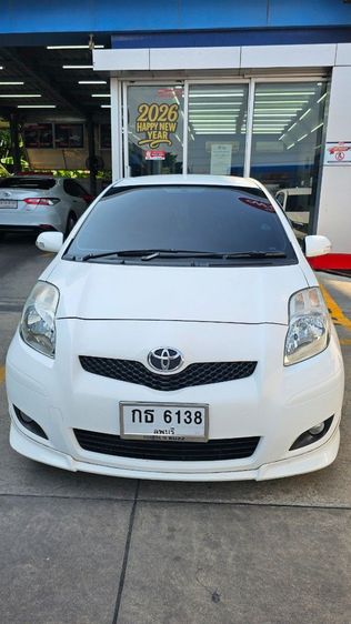รถ Toyota Yaris 1.5 E Limited สี ขาว