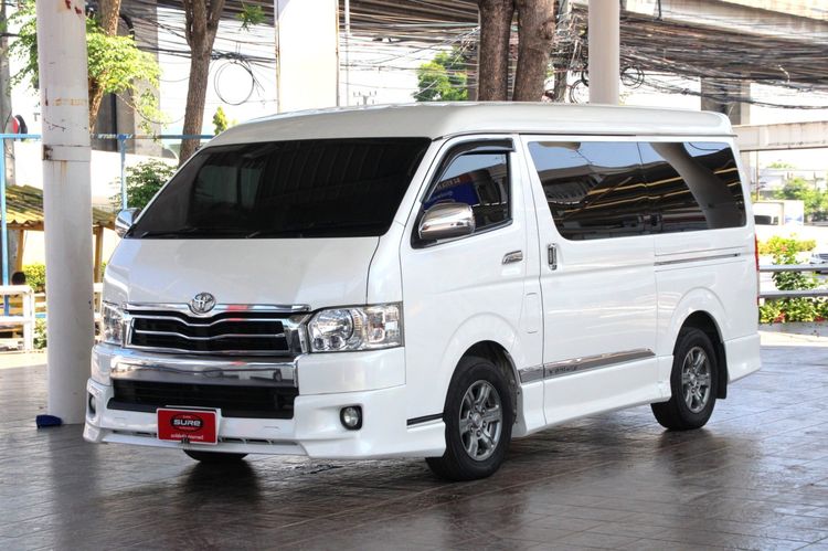 รถ Toyota Ventury 3.0 V สี ขาว
