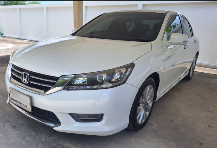 รถ Honda Accord 2.0 EL สี ขาว