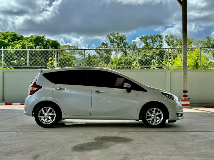 Nissan Note 2018 1.2 V Sedan เบนซิน ไม่ติดแก๊ส เกียร์อัตโนมัติ ดำ รูปที่ 4