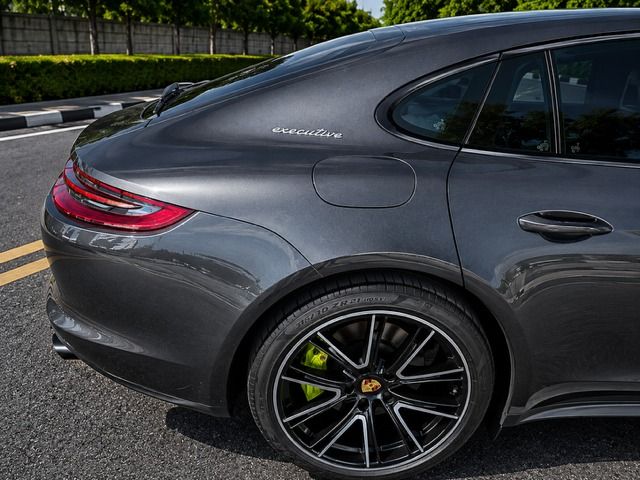Porsche Panamera 2018 2.9 4S E-Hybrid 4WD Sedan เบนซิน ไม่ติดแก๊ส เกียร์อัตโนมัติ เทา รูปที่ 2