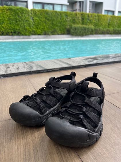 KEEN Newport H2 สี Triple Black (สีดำล้วน)